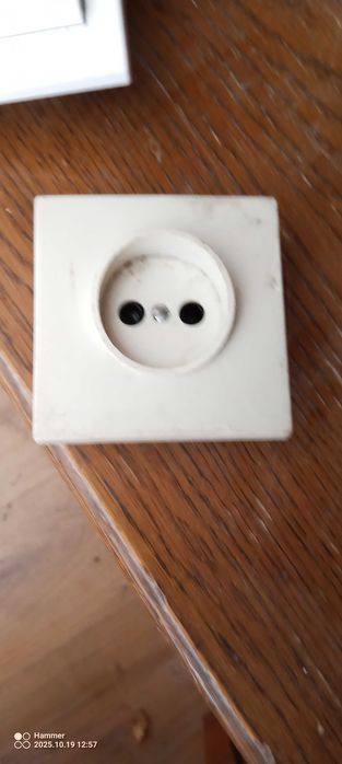 gniazdko elektryczne
