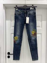 ZARA nowe dopasowane spodnie jeansy rurki kwiaty hafty 34