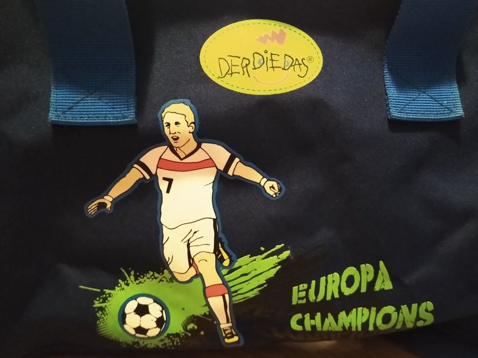 Tornister, torba treningowa i inne firmy DerDieDas z R. Lewandowskim