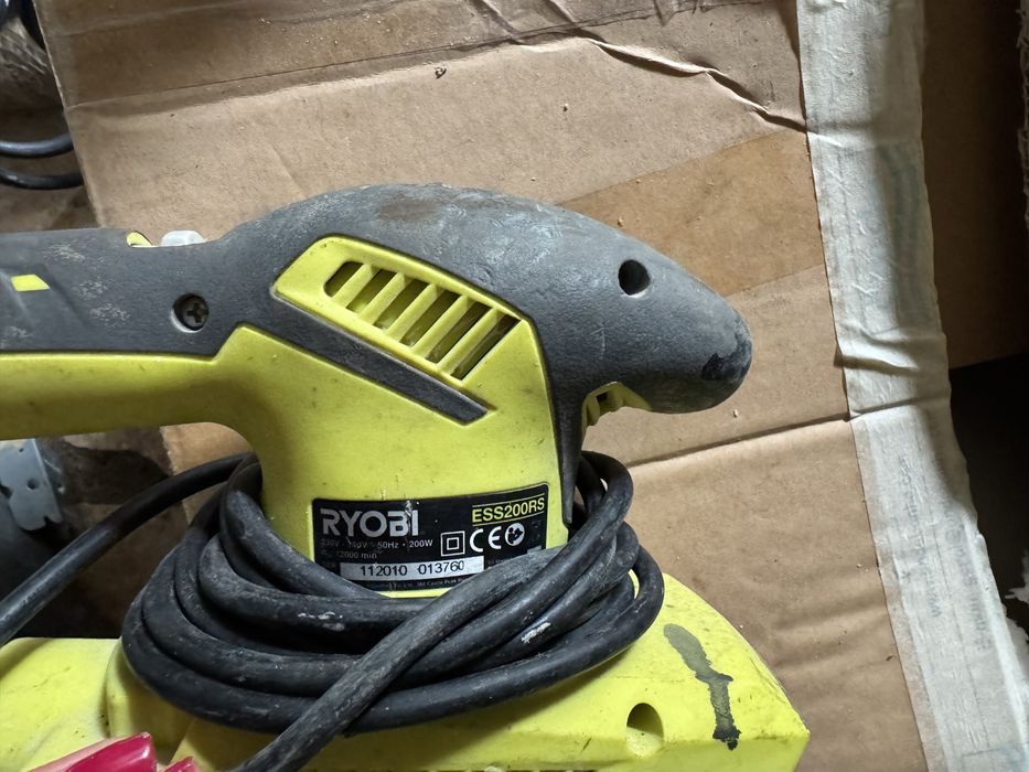 Lixadora elétrica vibratória Ryobi