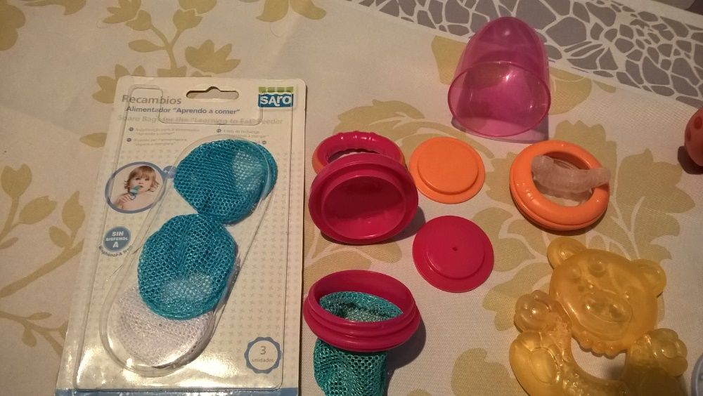 Lote de Biberons NUK Alimentador SARO novo e recargas Mordedores Bebé