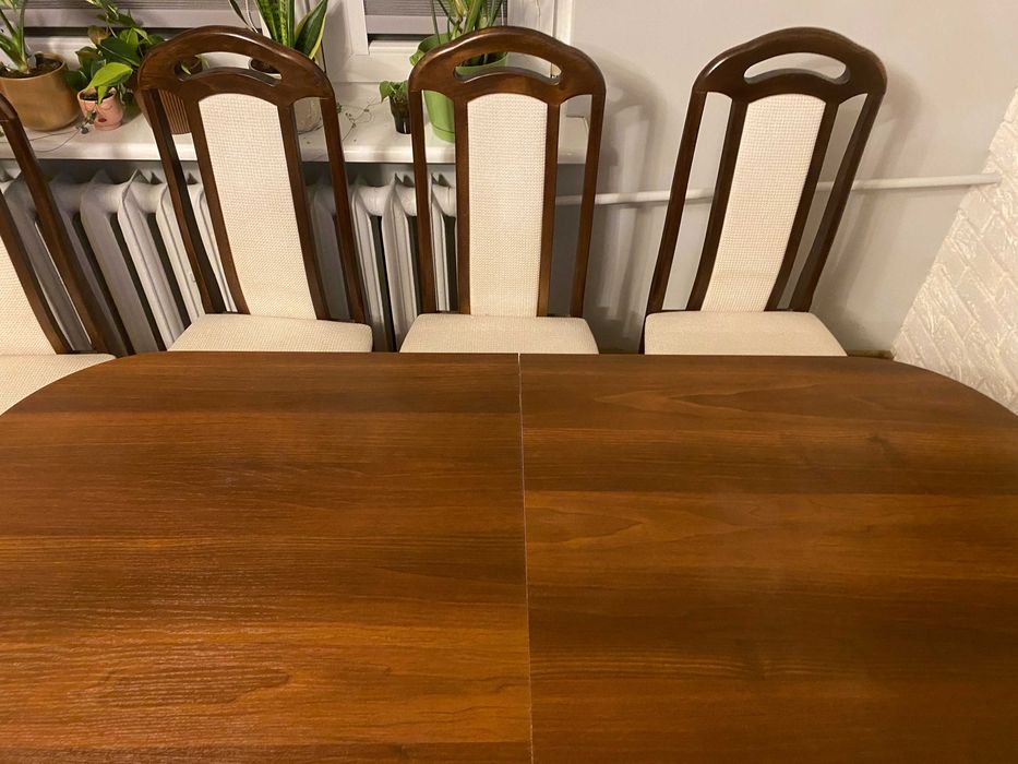 Sprzedam solidny rozkładany stół z kompletem 6 krzeseł