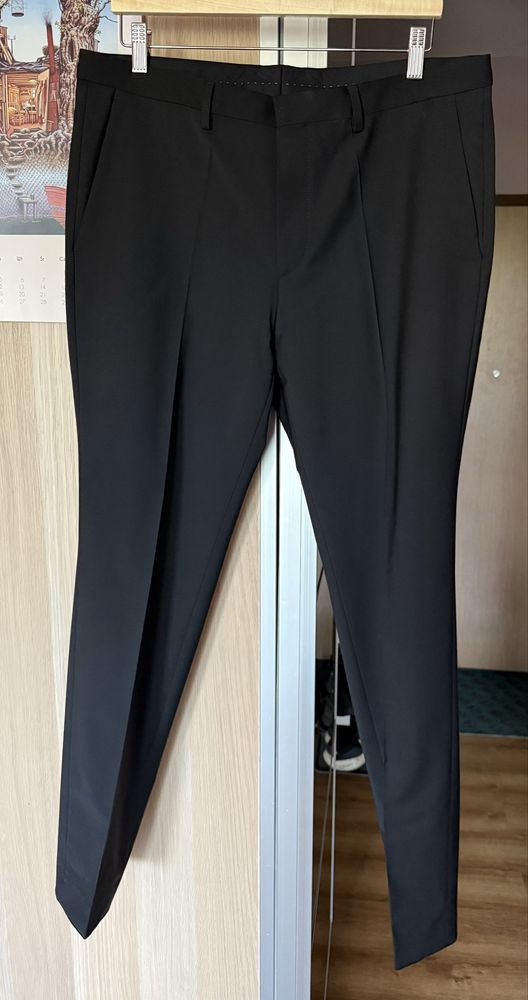 Hugo spodnie garniturowe o wąskim kroju, elastyczne roz. 52 slim fit