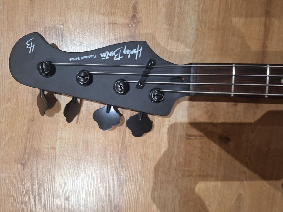 gitara basowa harley benton