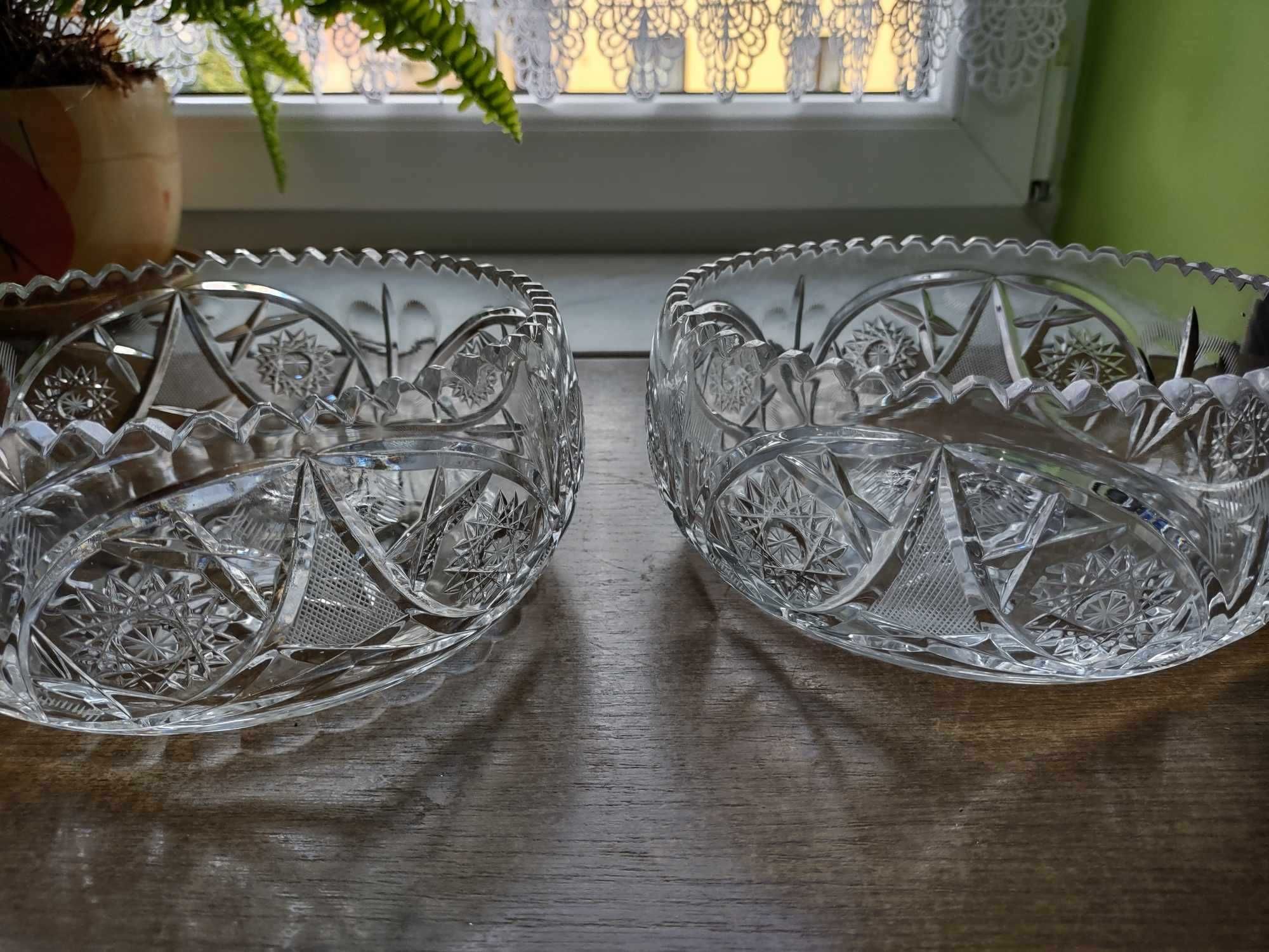 Dwie śliczne bogato rzeźbione salaterki kryształowe PRL