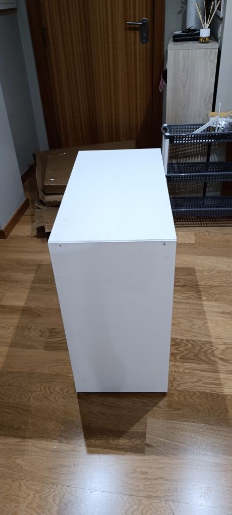 Móvel IKEA EKET Branco com furos