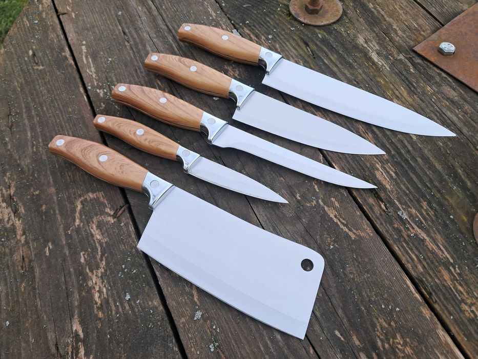 Набір кухонних ножів Якісні ножі з топориком у комплекті