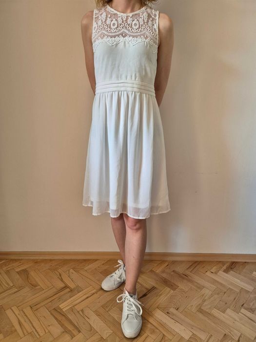 Biała zwiewna letnia sukienka z koronką na plecach Vero Moda rozmiar S