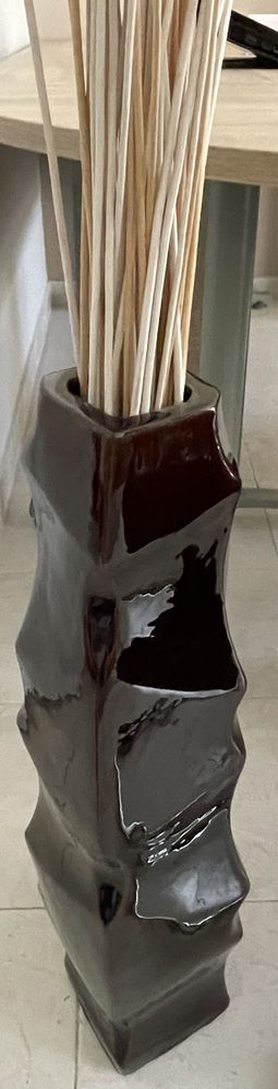 Vaso decorativo em cerâmica castanho escuro