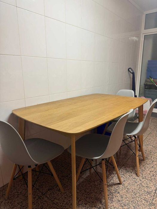 Mesa Kinda Home + Cadeiras Nórdicas