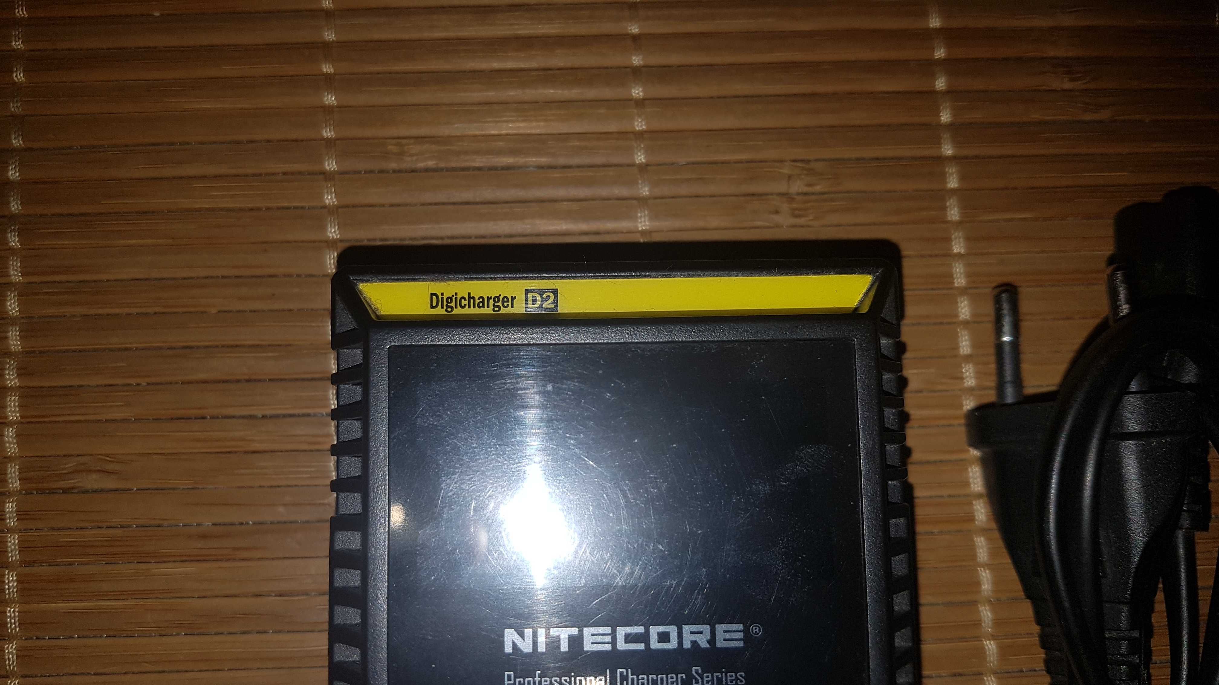 Carregador Nitecore D2 Intellicharger