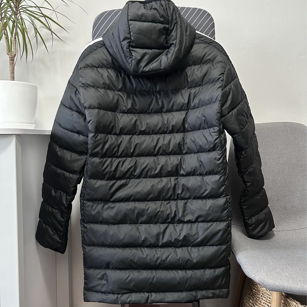 Легкий пуховик adidas
