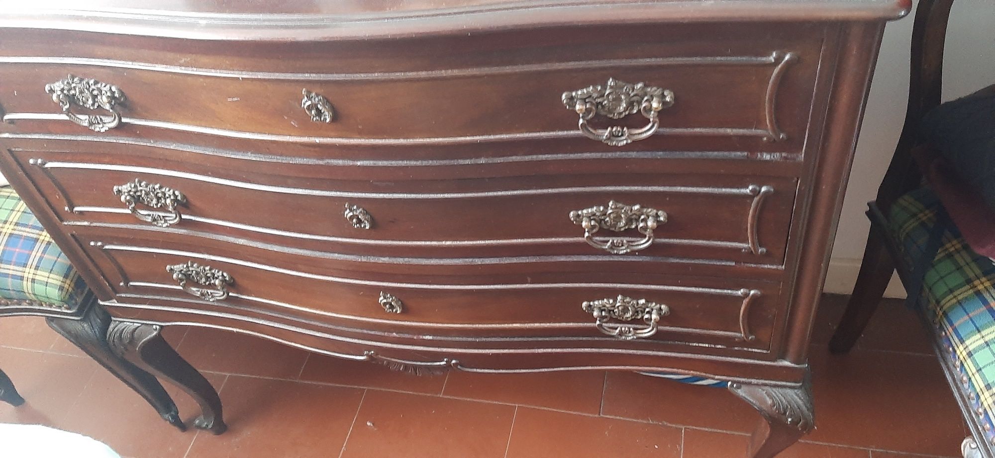 Mobilia de quarto em madeira macica