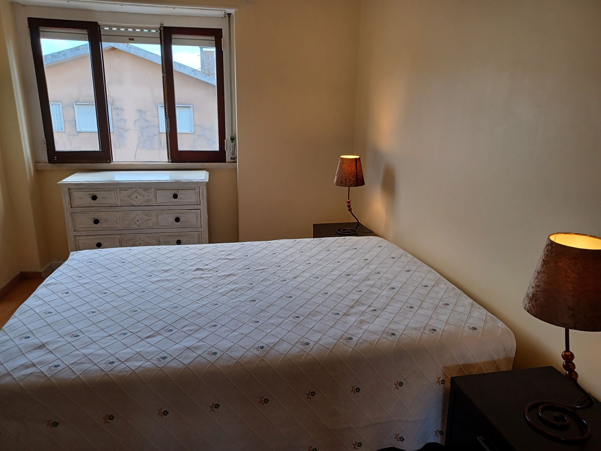Quarto para casal perto da estação de comboios