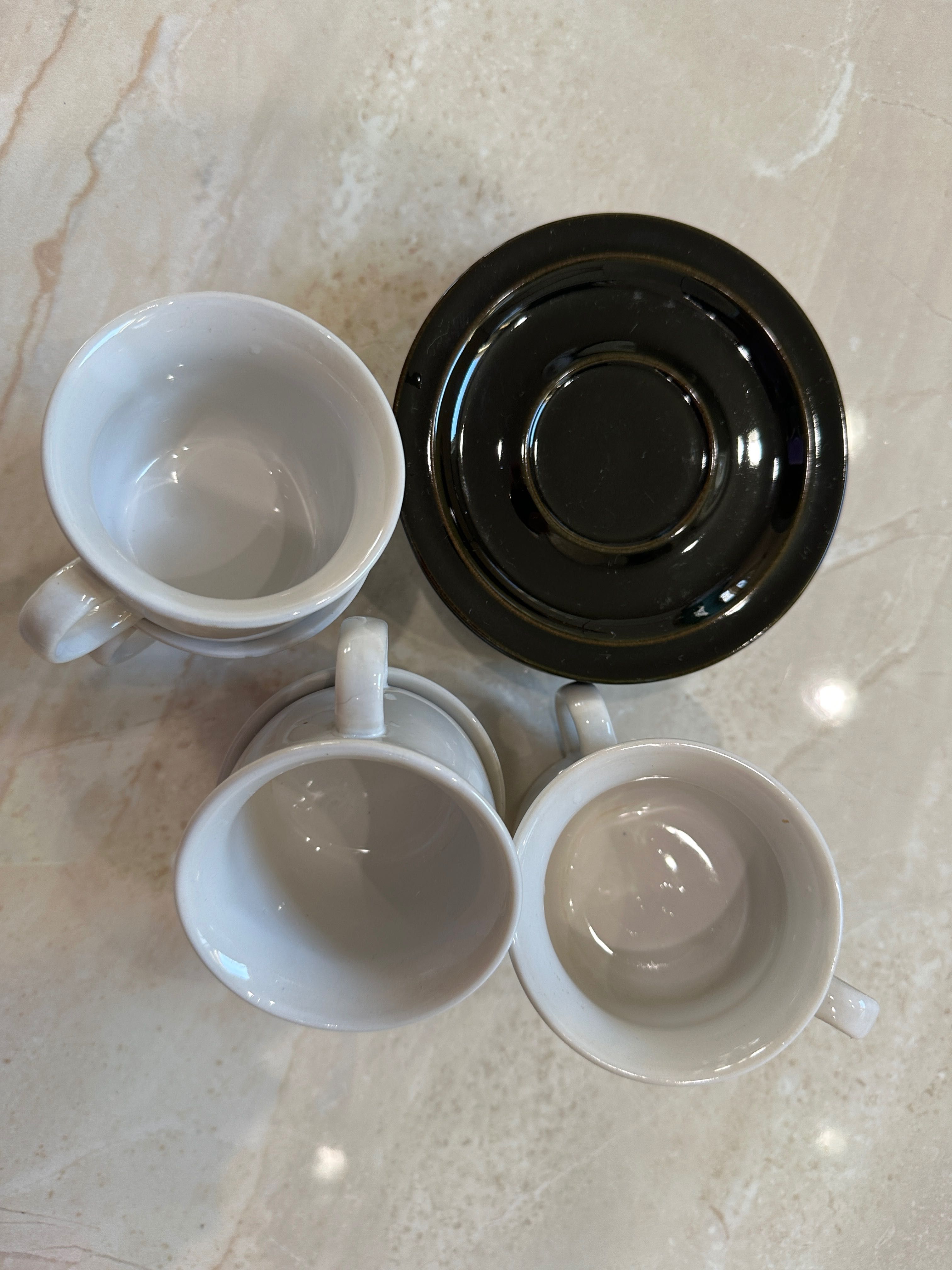 Komplet filiżanek z talerzykami z porcelany