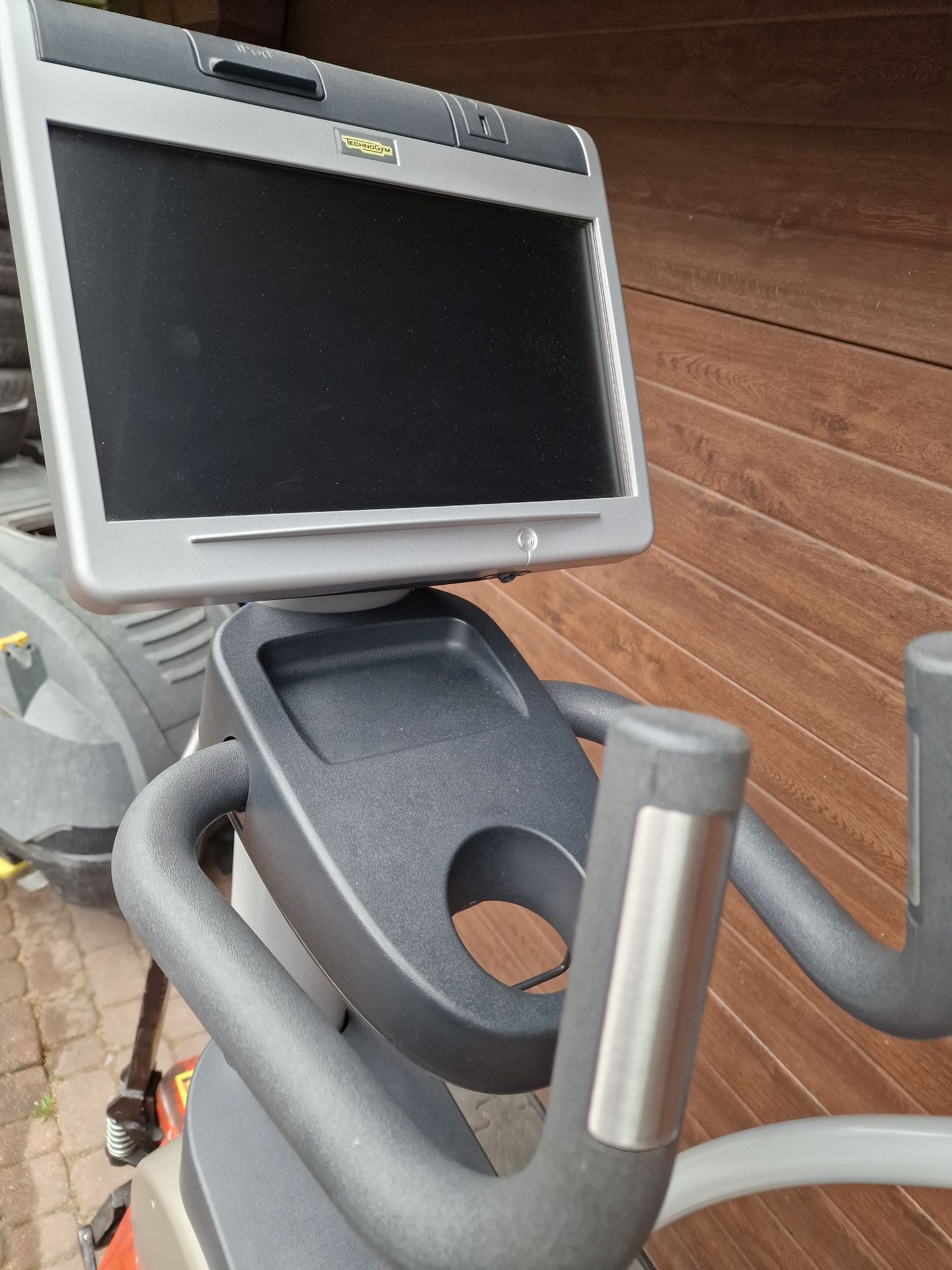 Orbitrek Technogym TV gry crossover exc 700