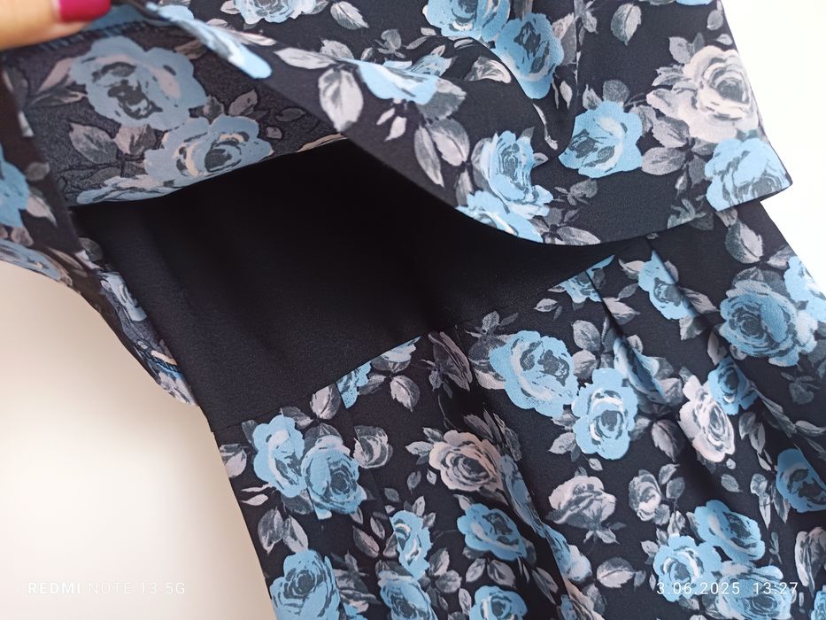 kombinezon/szorty  w kwiaty na zamek z tyłu z baskinką 36 pepites