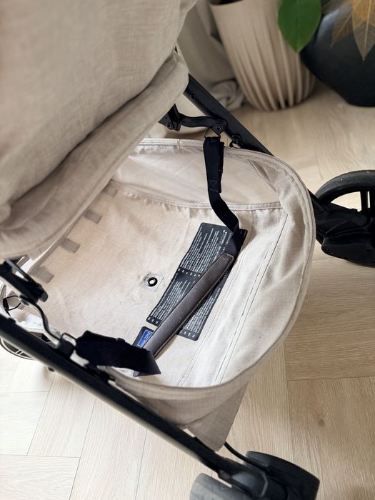 Wózek spacerowy lekki beżowy Nuna Trvl x BMW ideal