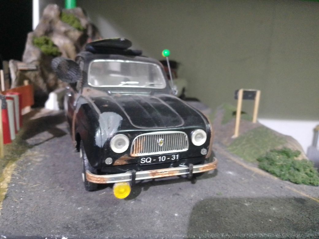 1/18 Renault 4 l única
