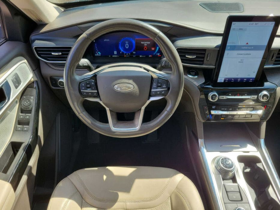 Ford Explorer Platinum      2022