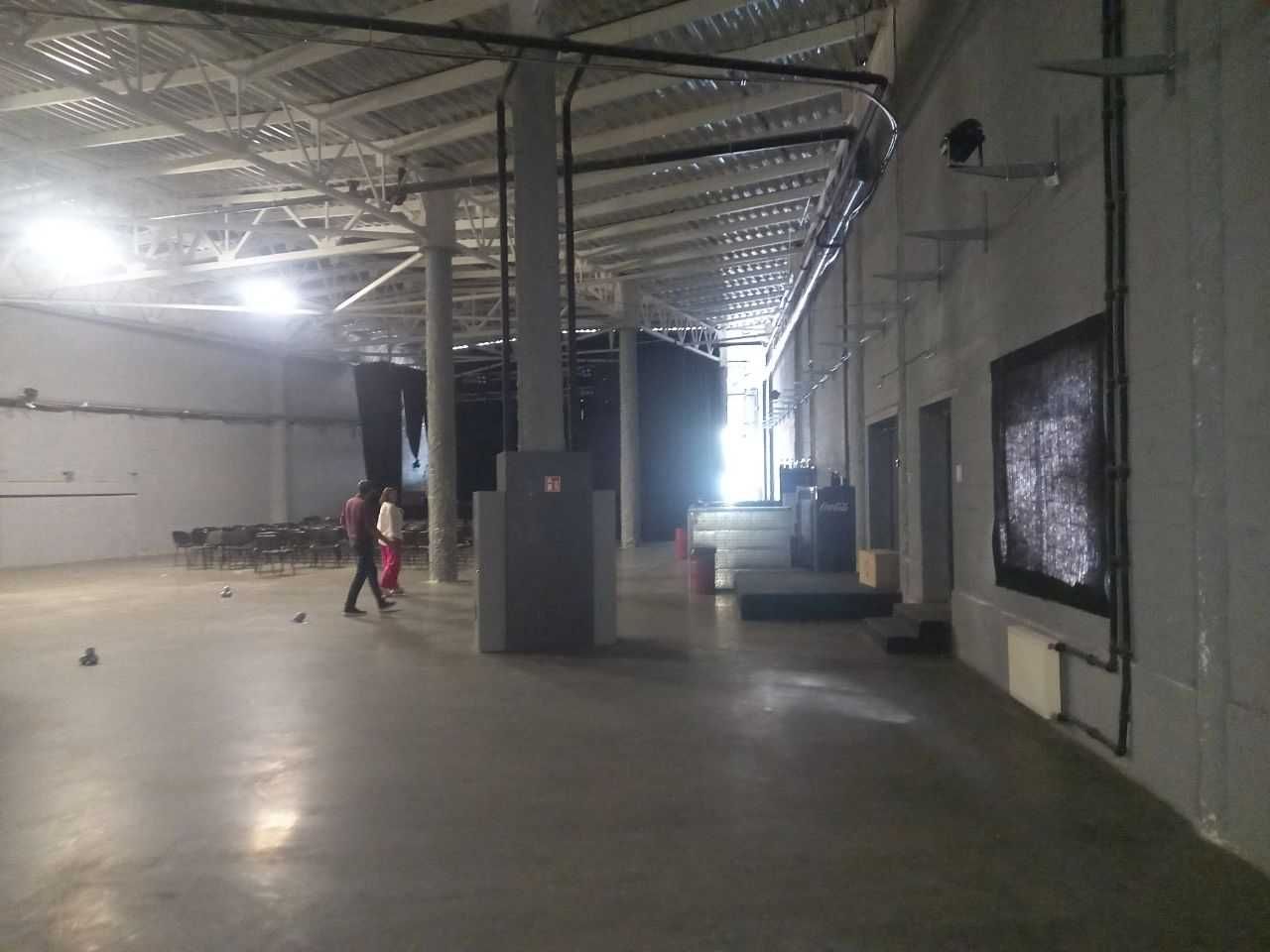 Помещение в центре, красная линия 1400 м2