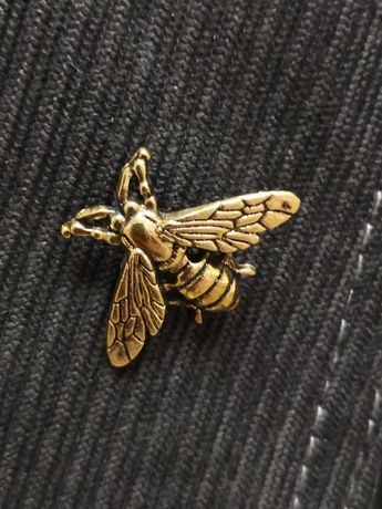 Wpinka broszka pszczoła złota