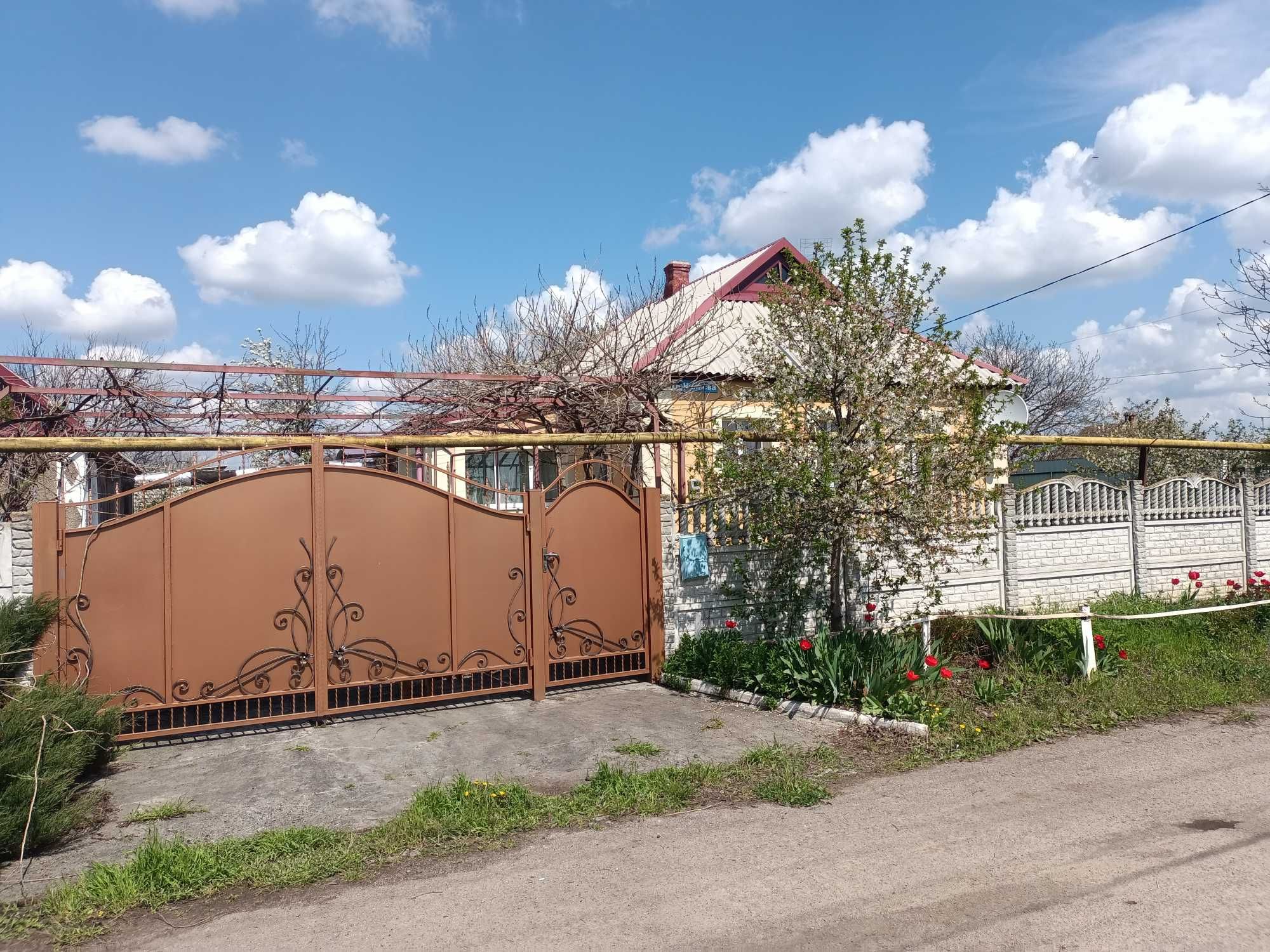 Продається добротний будинок у селі Михайлівка Апостолівського району