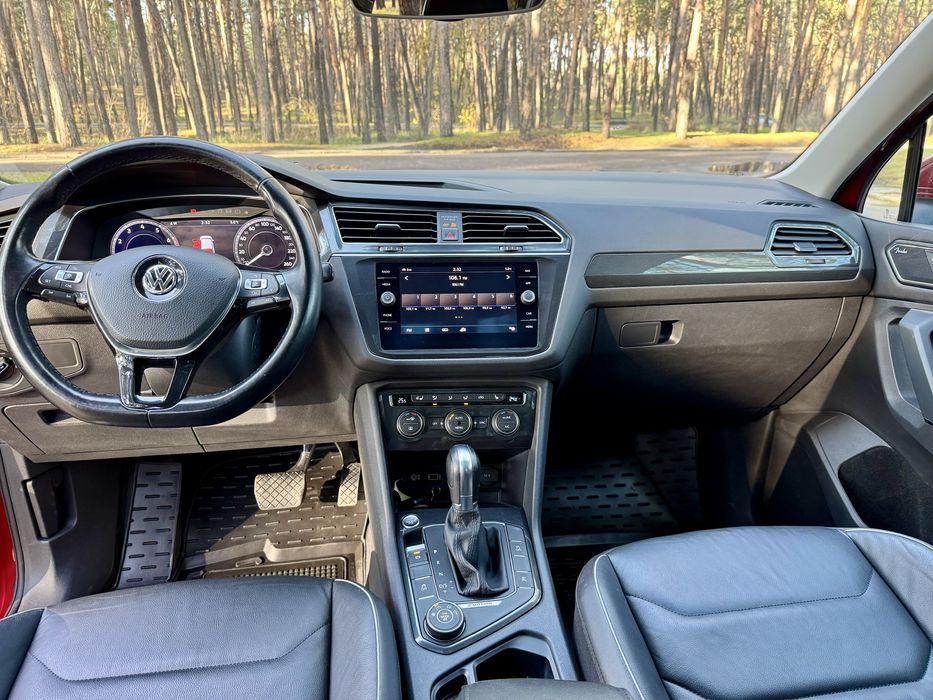Продам Volkswagen Tiguan SEL Premium