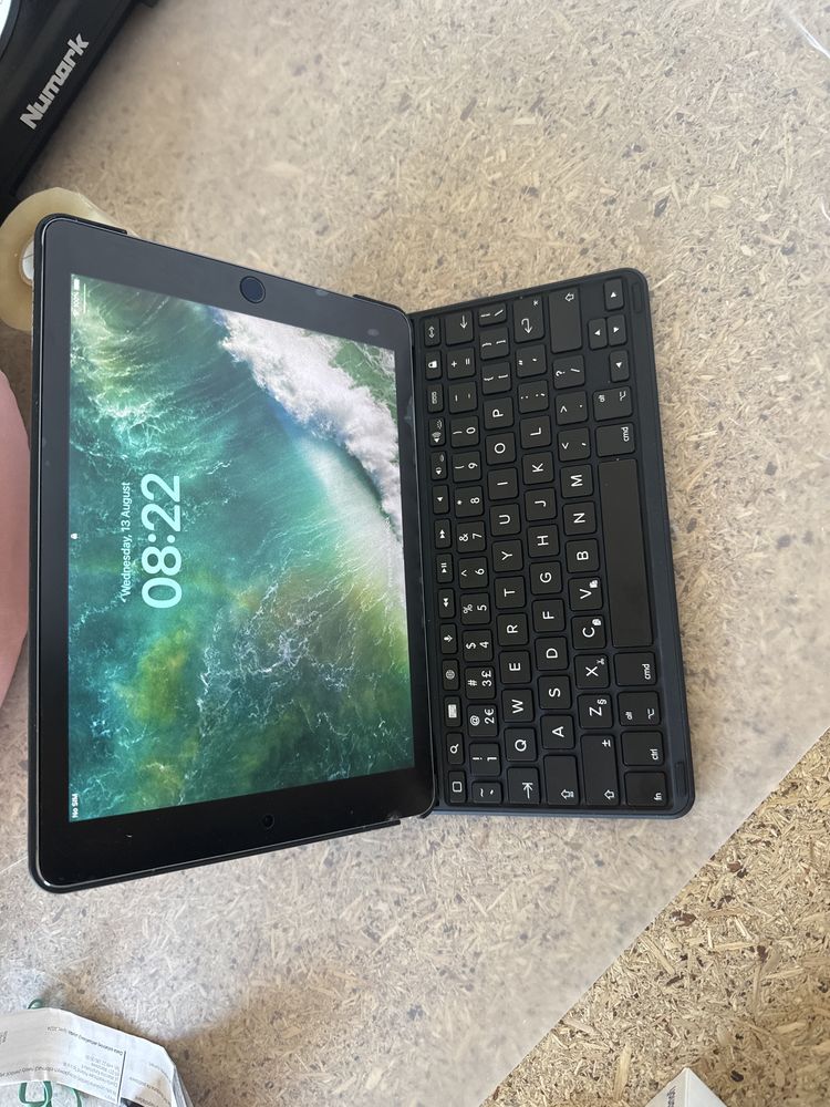 iPad Pro 9.7” 256 GB Wi-Fi + Cellular – Space Gray + klawiatura etui