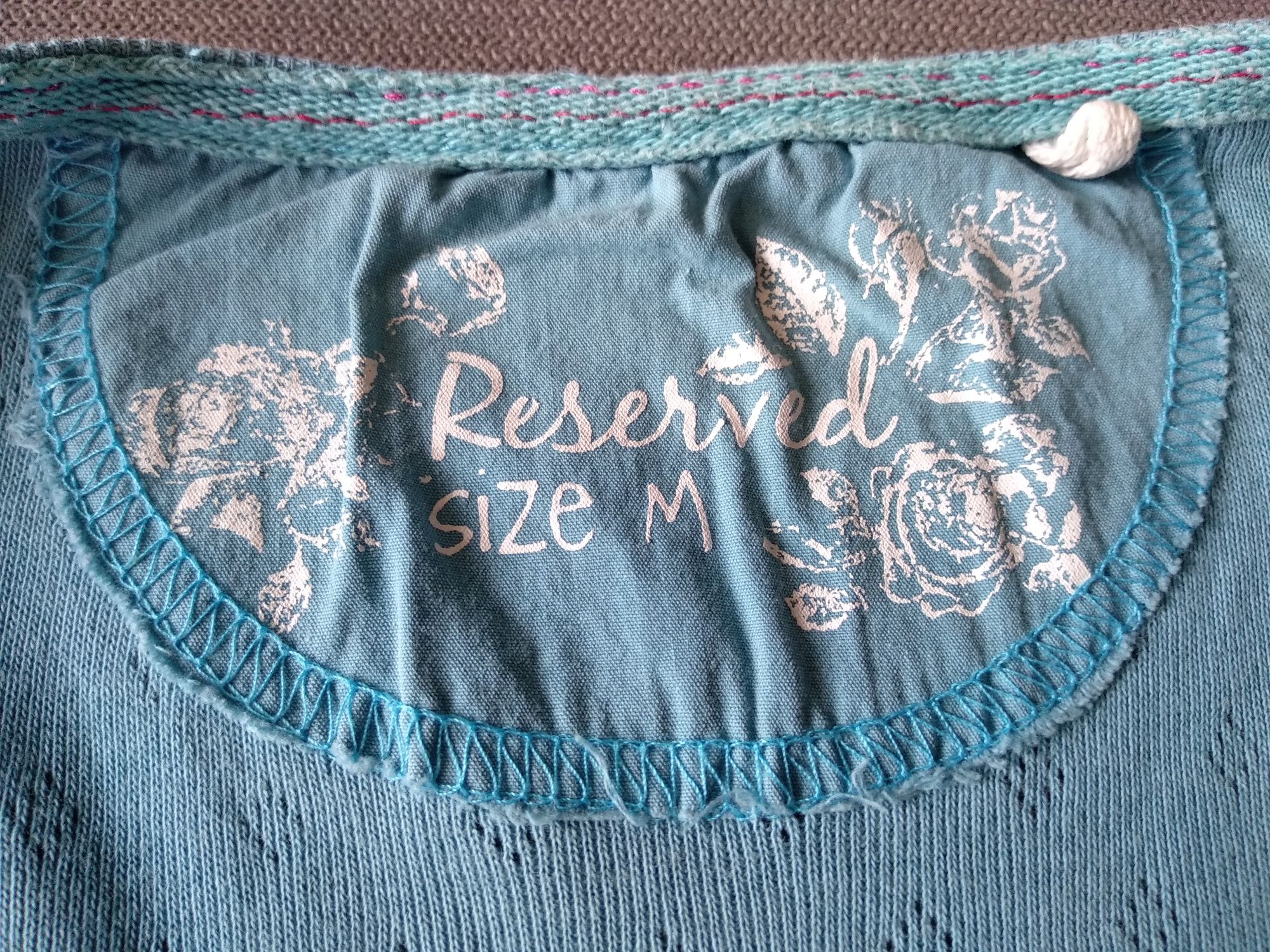 Niebieska bluzka bez rękawów Reserved