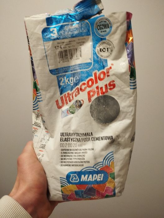 Fuga cementowa elastyczna Mapei pozostałości po budowie