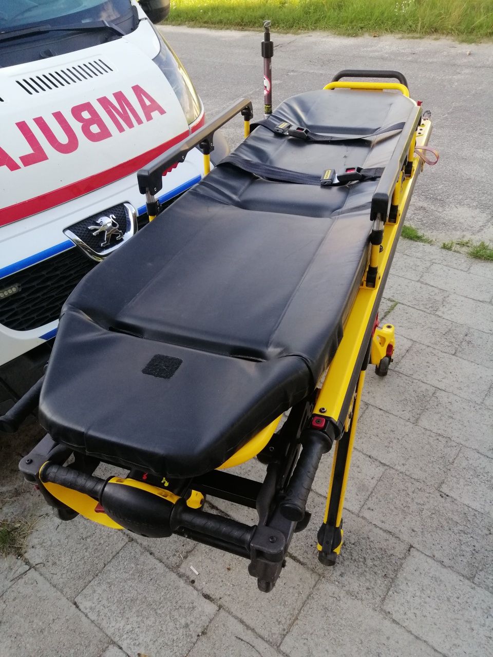Nosze stryker ambulans laweta elektryczna krzeselko mercedes vw lt