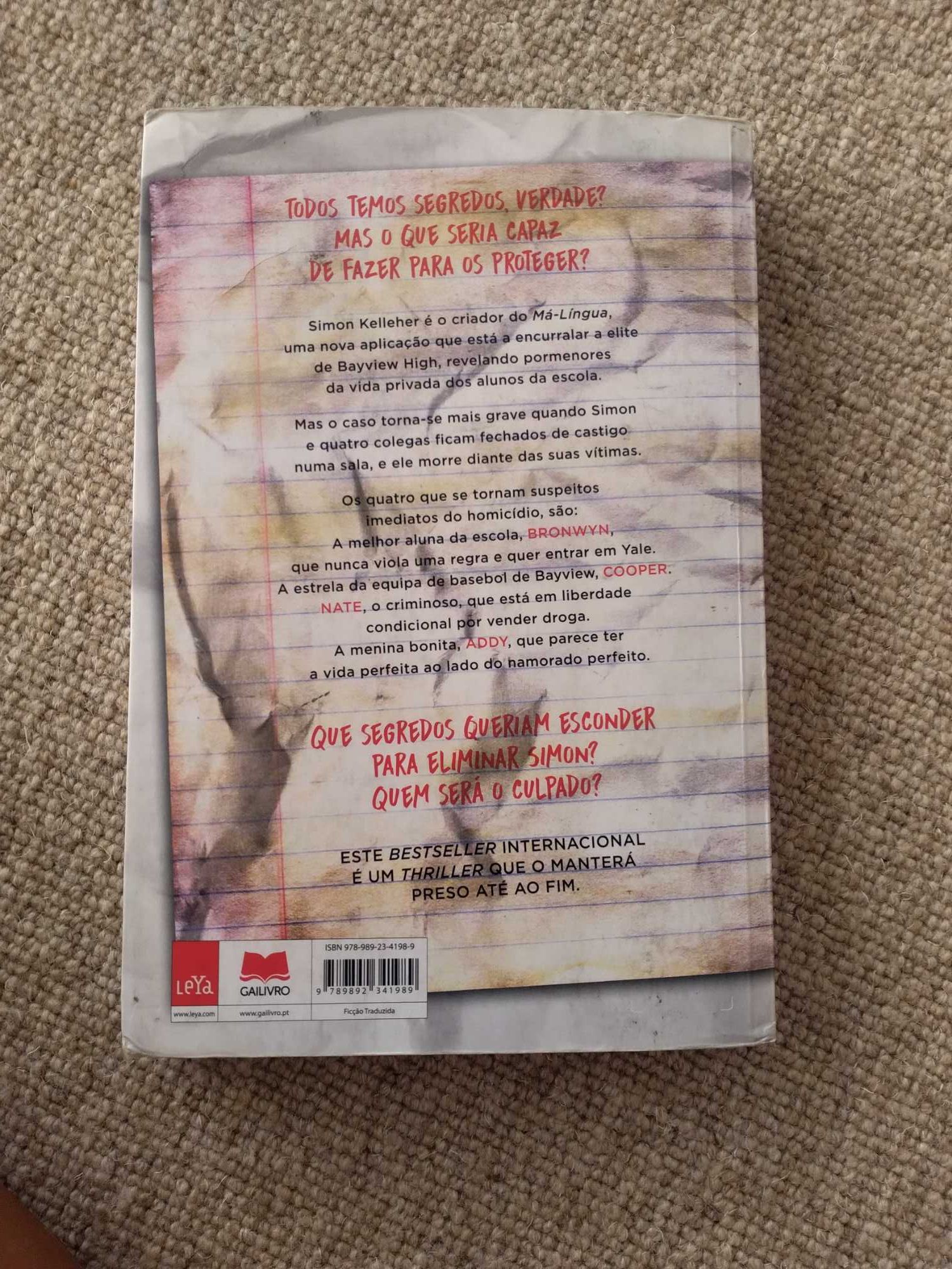 Livro Um de Nós Mente