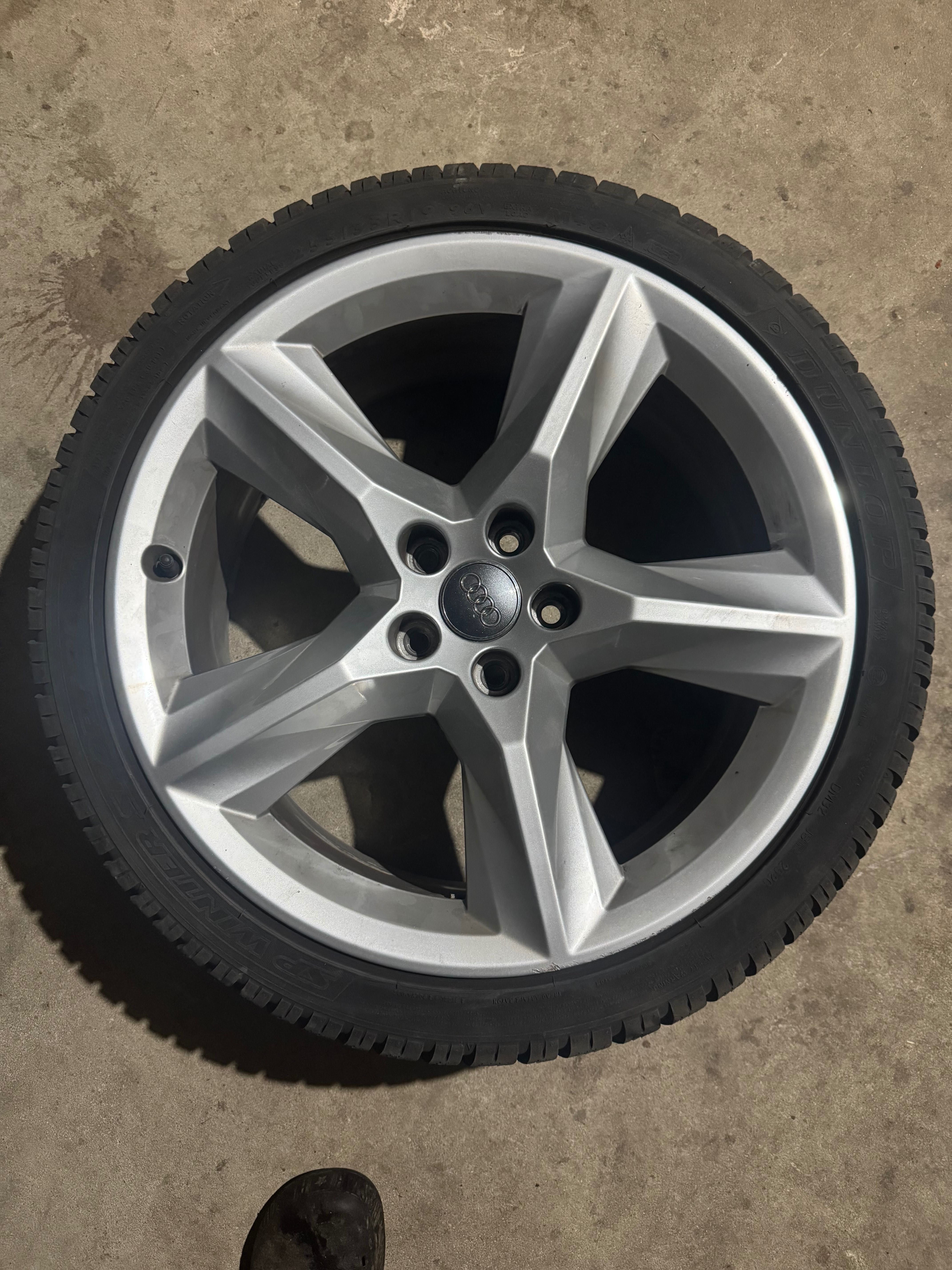 Sprzedam oryginalne koła 19 cali a5 f5 opony dunlop