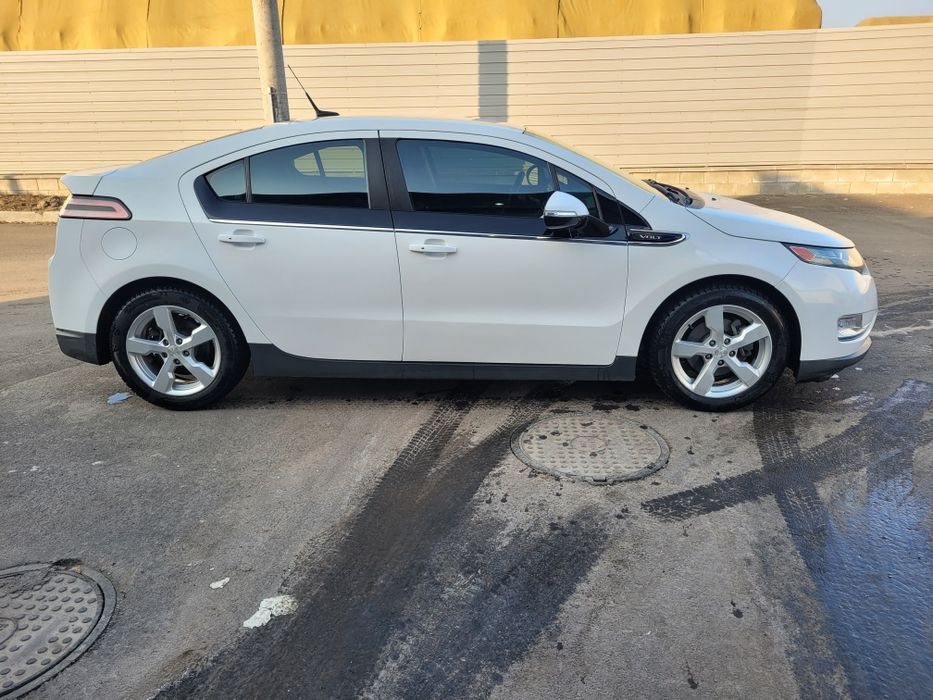 Підзаряжаємий гібрид ШЕВРОЛЕ VOLT