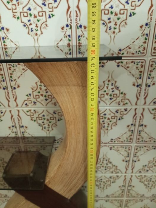 Mesa de entrada com prateleiras em vidro