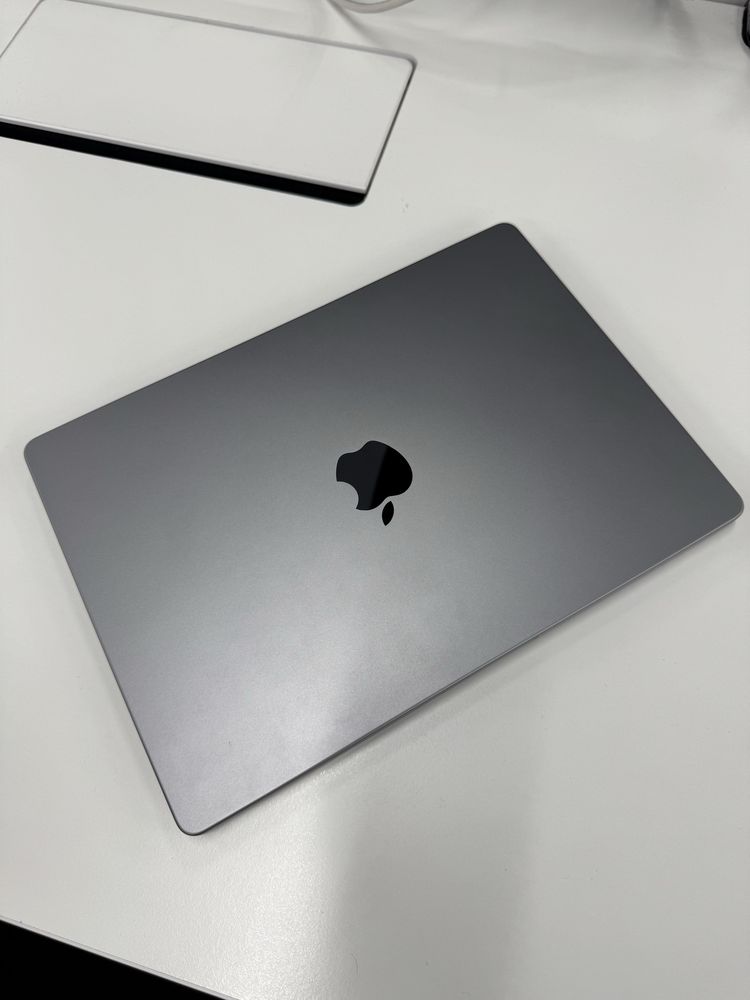 Macbook pro m1 14’ 32gb ram 1tb ssd