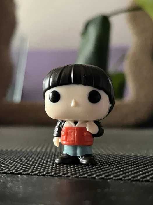 Will Byers,kinder joy Stranger Things !