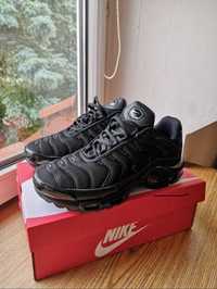 Nike tn all black