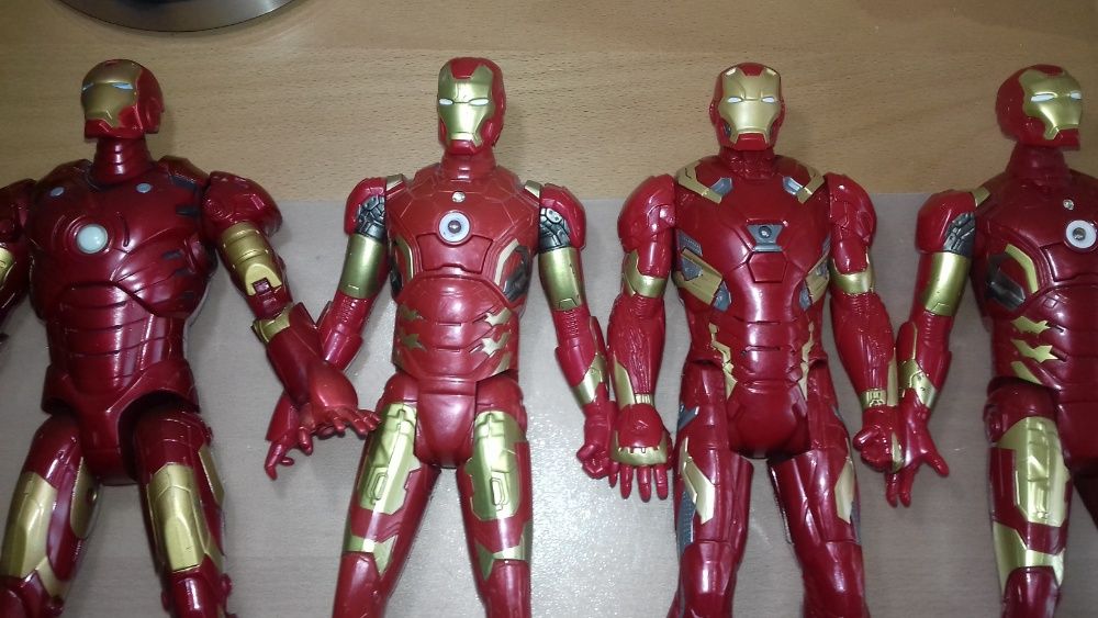 Homem de Ferro, Hulk e Spiderman Vingadores - Hasbro com luz e som