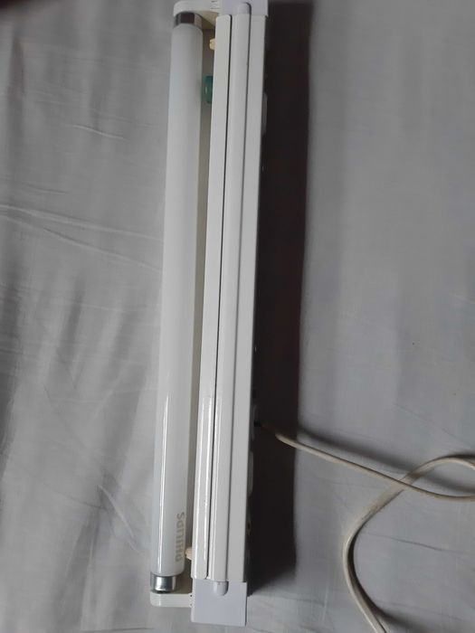 Лампа Delux для кварцевания + с лампочкой дневного света