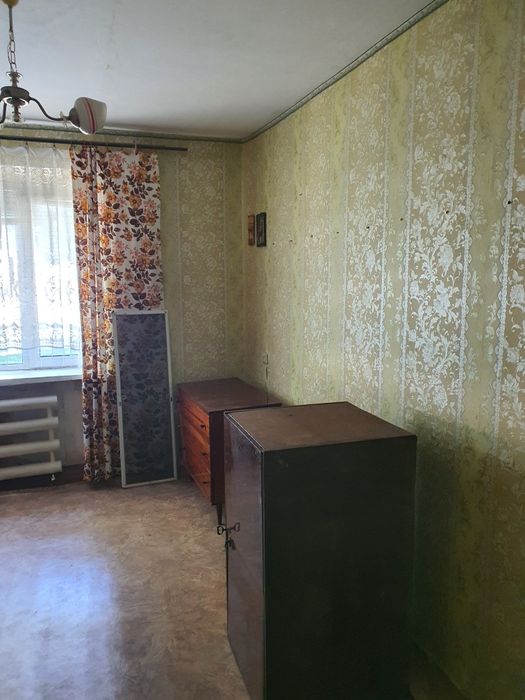 Продаж  кімнати  .