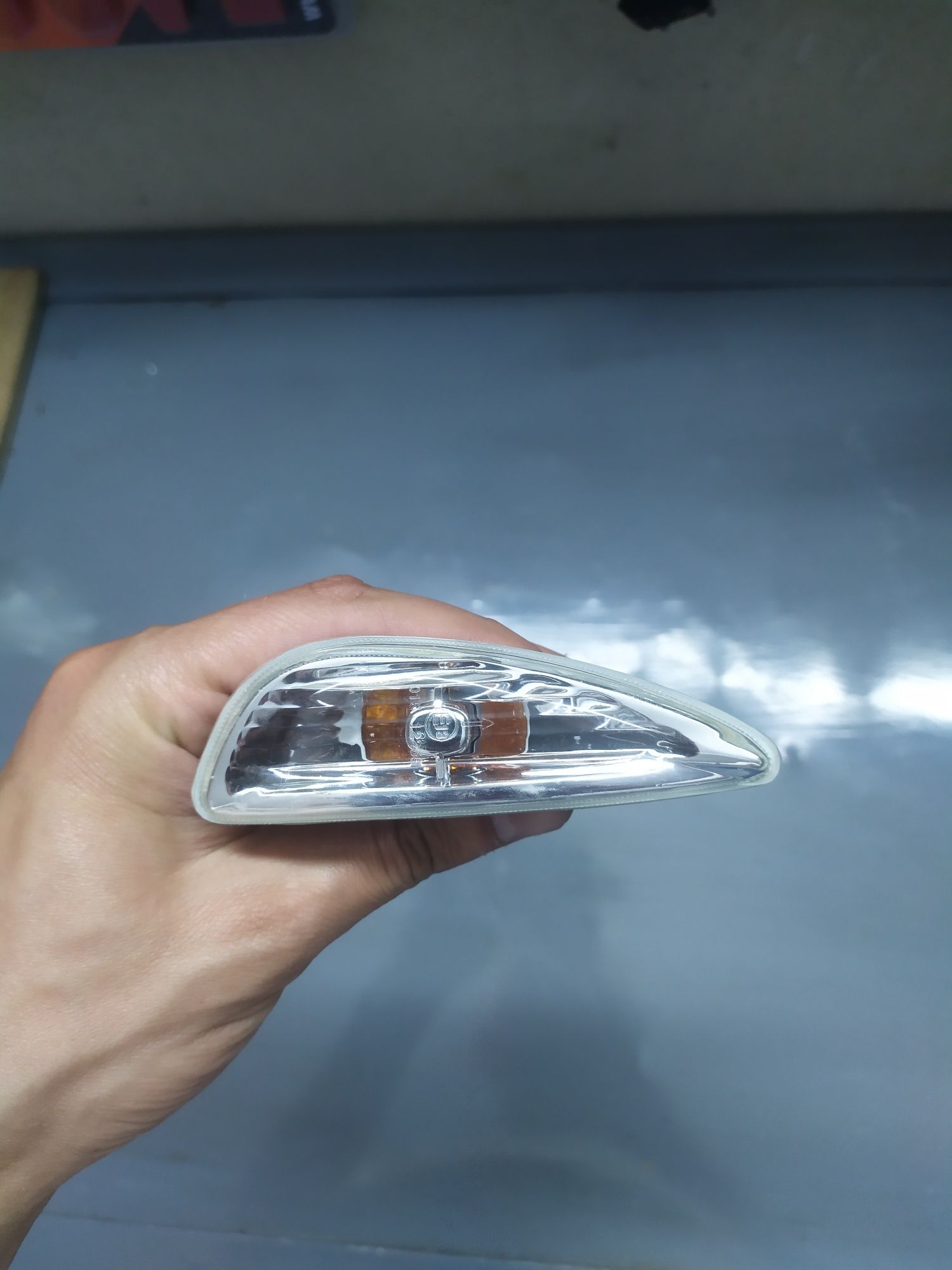 Повторювач лівого повороту Kia Venga/ Hyundai I20