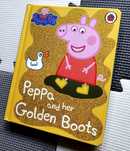 Peppa And Her Golden Boots książeczka świnka po angielsku sensoryczna