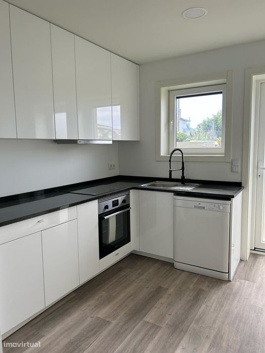 Prédio com 2 T3 Renovado em Oliveira do Douro!