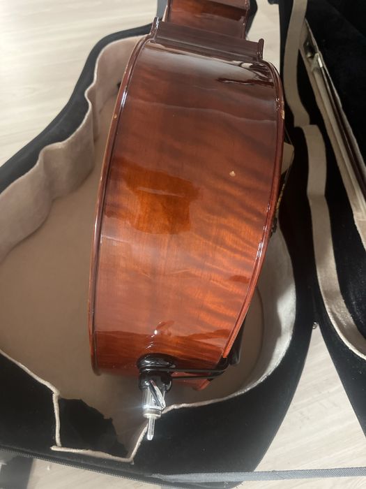 Wiolonczela 3/4 z futeralem i smyczkiem.