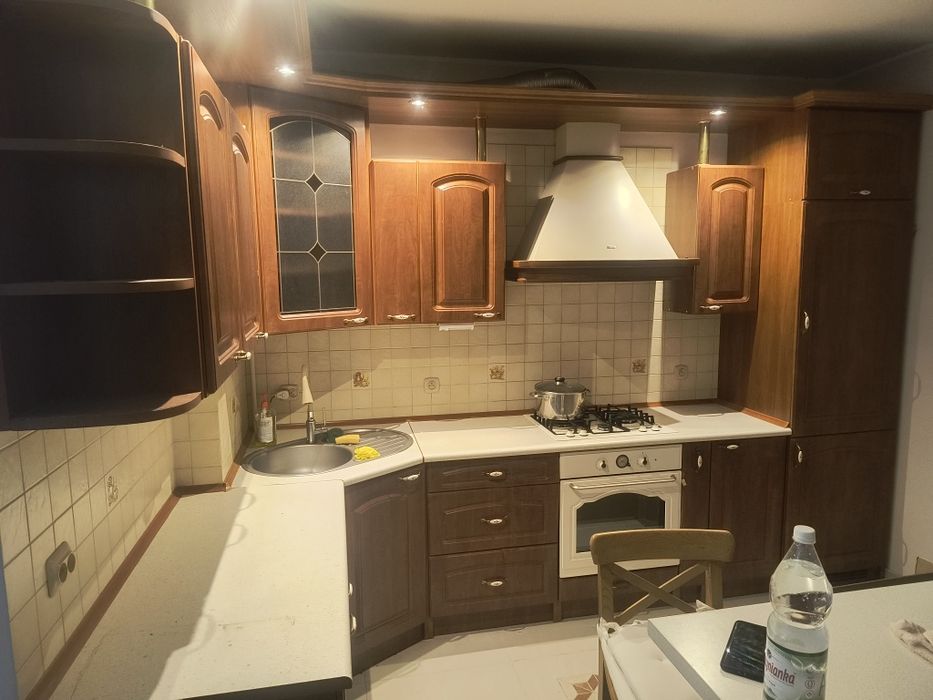 Meble kuchenne w bardzo dobrym stanie ze sprzętem AGD