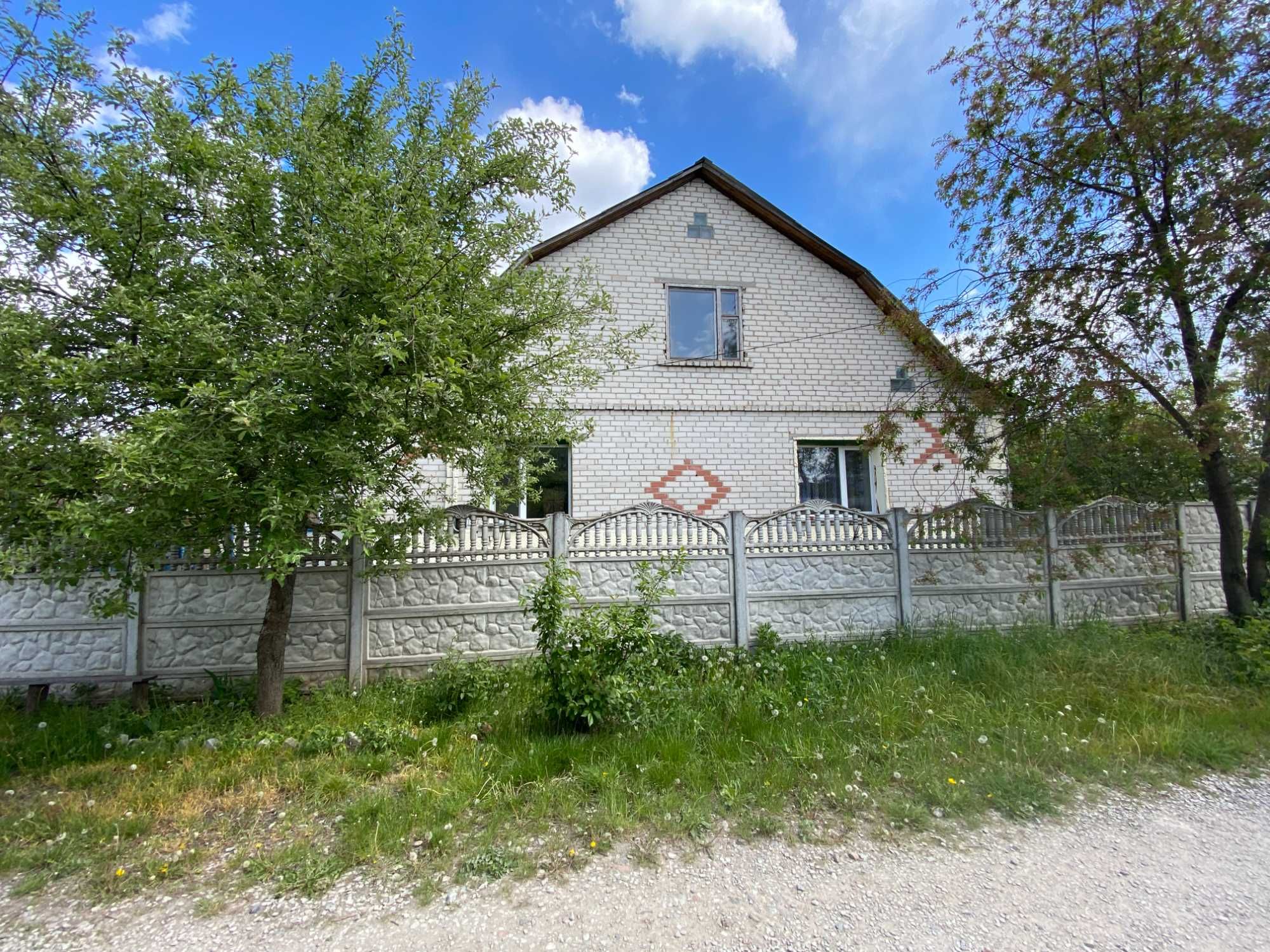 Будинок із великою ділянкою в с. Киїнка