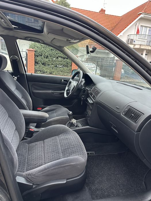 Volskwagen Golf IV 1.6 SR Dobre wyposażenie Zimówki