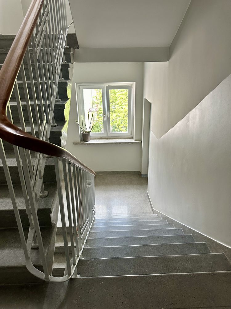 OCHOTA blisko PL. Narutowicza cegła , ciche, wysokie 39 m2 , jasne 5p